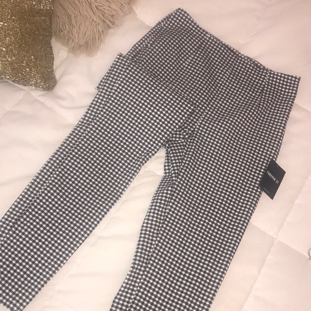 Black & White Cropped pant leg